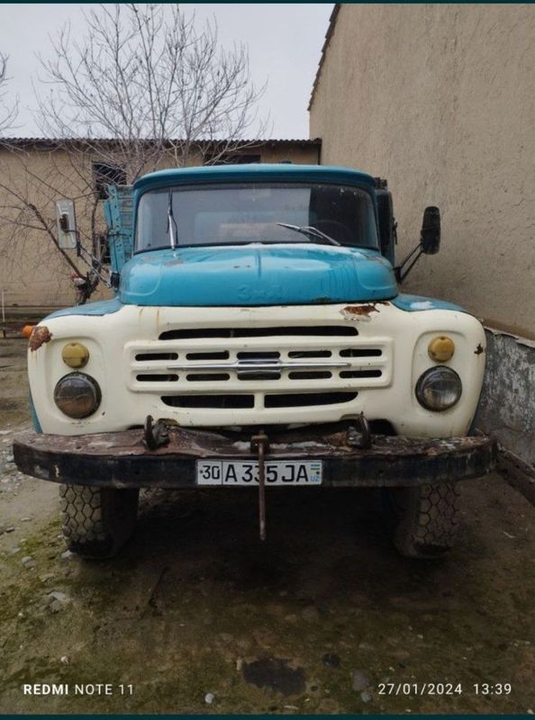 Zil 1991-yil holati yaxshi rama zavodniki zaklyoka bilan turibdi .