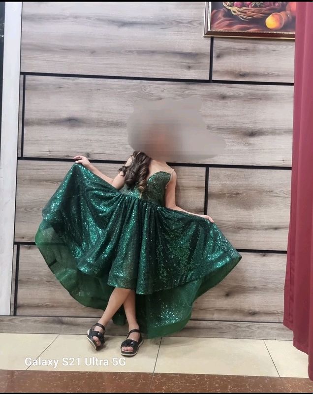 Kichkina qizlar uchun kechki libos