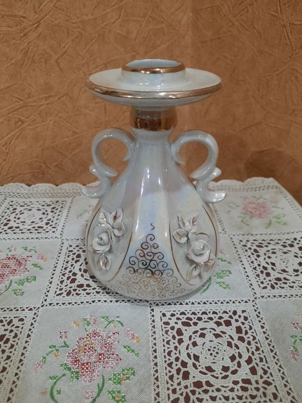 Красивый фарфоровый подсвечник, Кисловодский ФЗ, лепнина розами, золоч Красивый фарфоровый подсвечник, Кисловодский ФЗ, лепнина розами, золоч