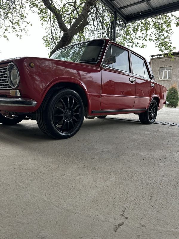 Vaz 21011 sotiladi Vaz 21011 sotiladi
