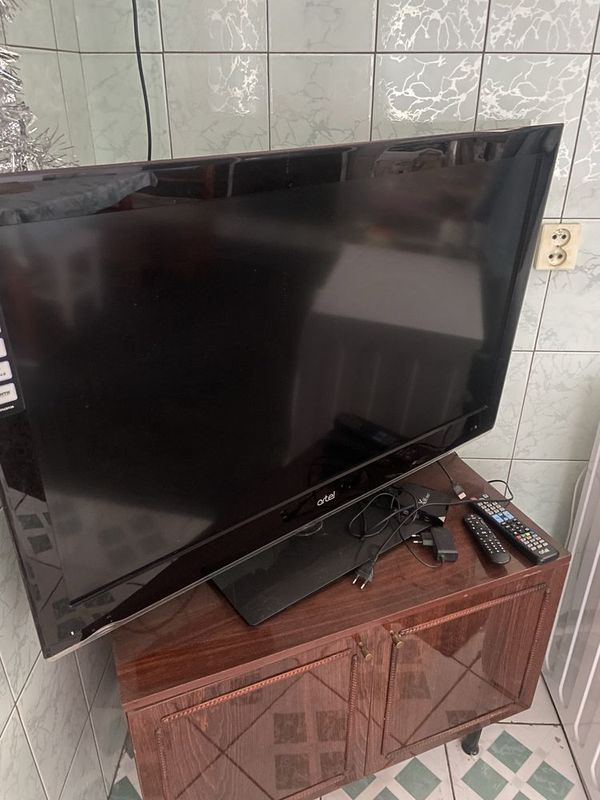 телевизор Artel ARTLCD726/42 и приставку X96 Max