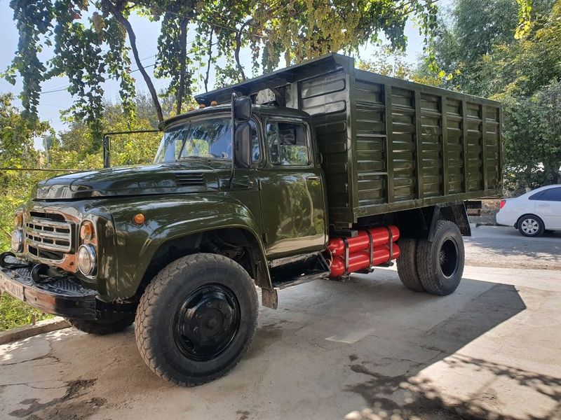 Zil 130 samosval
