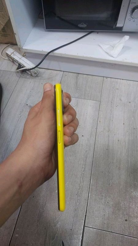 Telefon srochni sotiladi  aybi yo