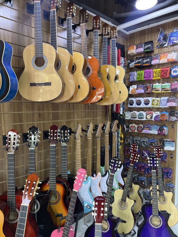 Gitara chalish o’rgatilinadi narxini kelishamiz Gitara chalish o’rgatilinadi narxini kelishamiz