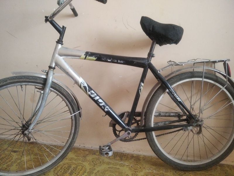 Velosiped sotiladi Velosiped sotiladi