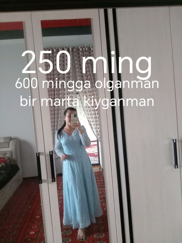 Kiyimlarni holati zo'r bir ikki marta kiyilgan Kiyimlarni holati zo'r bir ikki marta kiyilgan