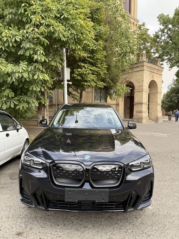 Bmw ix3 M Paket full avto kredit naxtga sotiladi
