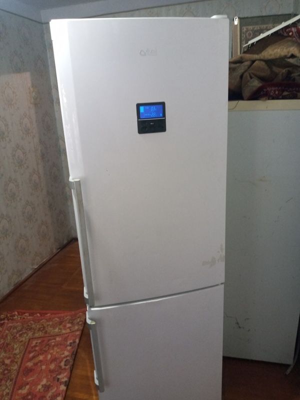 Срочно продаётся двухкамерный холодильник