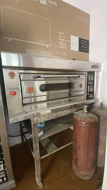 Duxovka sotiladi kop ishtilmagan xolati ideal Duxovka sotiladi kop ishtilmagan xolati ideal
