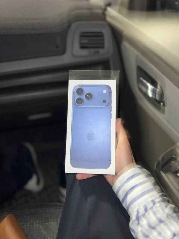 iPhone 17 pro max deep blue iPhone 17 pro max deep blue