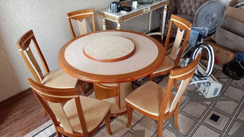 Стол обеденный, круглый + 5 стульев Стол обеденный, круглый + 5 стульев