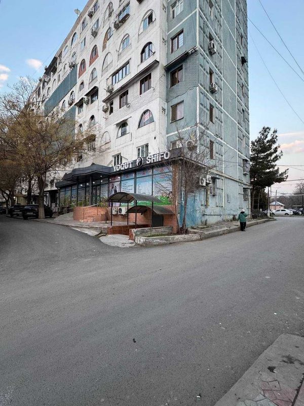 Продается Нежилой помещения Ахмад Дониш 1- Линия вдоль дороги 300м2 Продается Нежилой помещения Ахмад Дониш 1- Линия вдоль дороги 300м2
