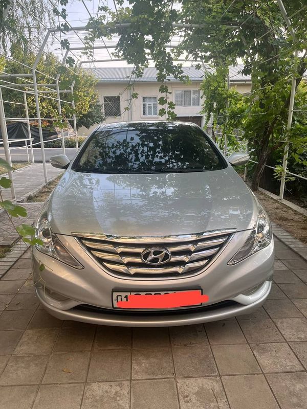 Хёндай Sonata 2010 год пробег 75000км объем 2.0