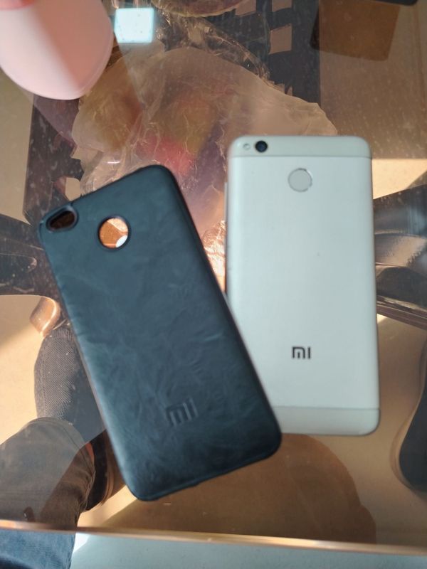 Srochni sotiladi redmi 4x Narxini kelishamiz Srochni sotiladi redmi 4x Narxini kelishamiz