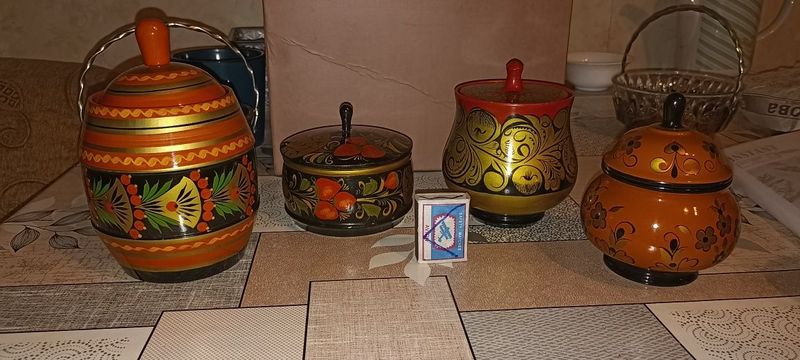 Продаю баночки с крышками Хохлома Продаю баночки с крышками Хохлома