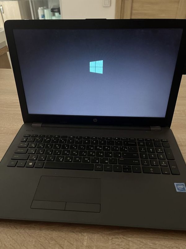 HP Laptop noutbuki sotiladi. Holati ideal Srochnaa!!!