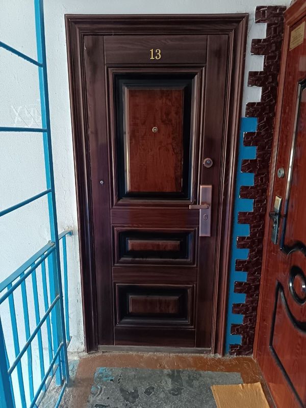 Продам квартиру 1 комнатную кв переделанно на 2 ком
