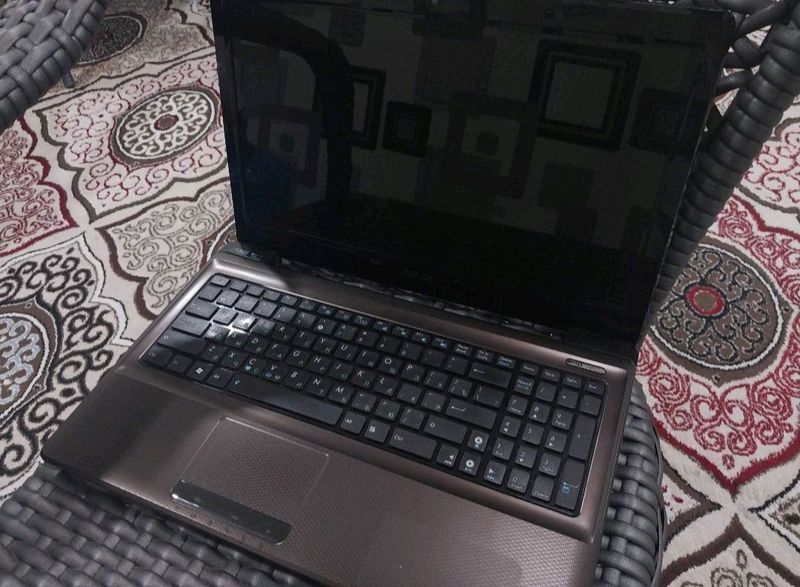 Asus noutbuk sotiladi. Asus noutbuk sotiladi.