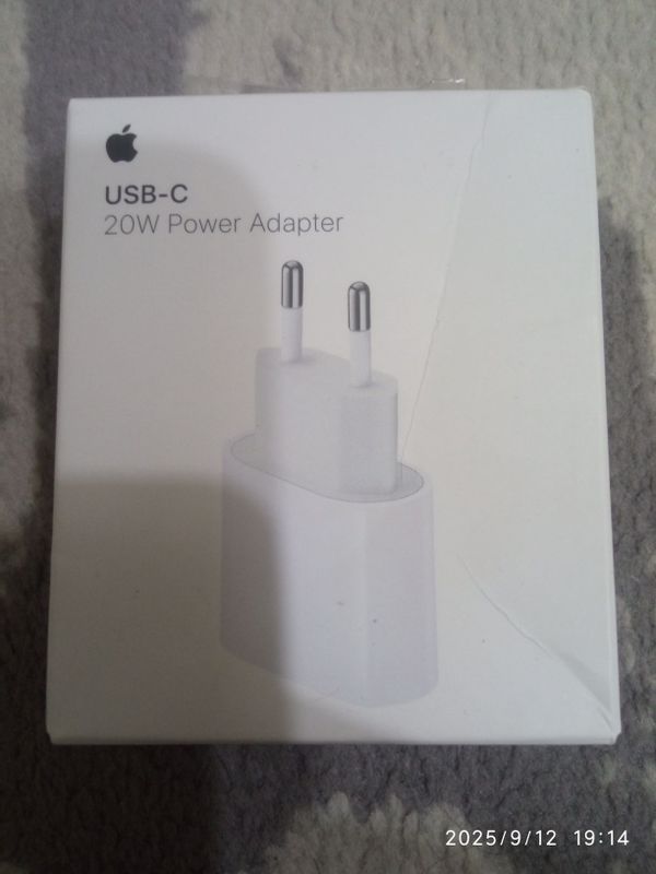 Продается оригинал адаптер для iPhone 15/16