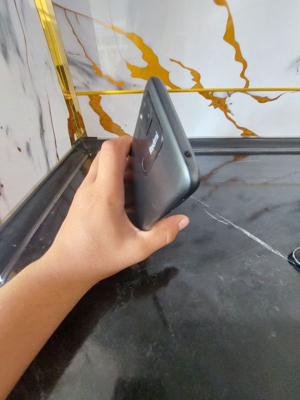 Redmi 10 A karobka bor aybi imeka hamma joyi ishledi