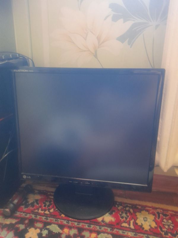 Kamp monitor sotladi 19li Kamp monitor sotladi 19li