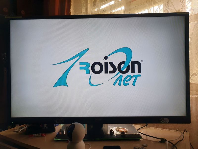 Телевизор Roison 43 диагональ с поддержкой 3D. Телевизор Roison 43 диагональ с поддержкой 3D.