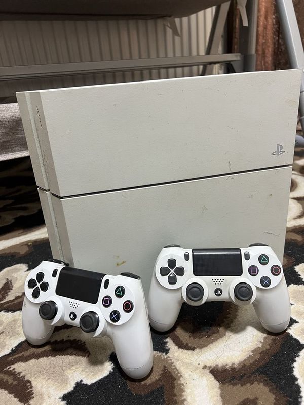 Ps4 holati zor 2 ta yangi jostik bilan 4 Ps4 holati zor 2 ta yangi jostik bilan 4
