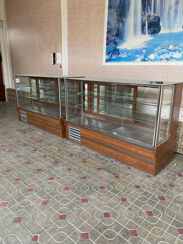 Холодильник для кафе и магазинов