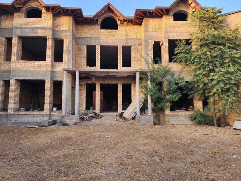 ПРОДАЕТСЯ ДОМ Американцкая посольство 6 соток 4 комнат 1000м2