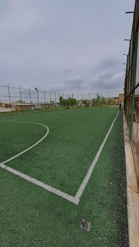 Mini stadion sotiladi Mini stadion sotiladi