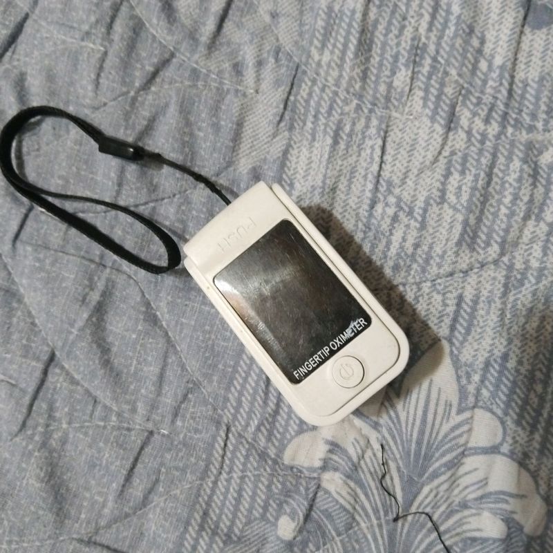 FINGERTIP OXIMETER bu yurak urishini oʻlshaydi .