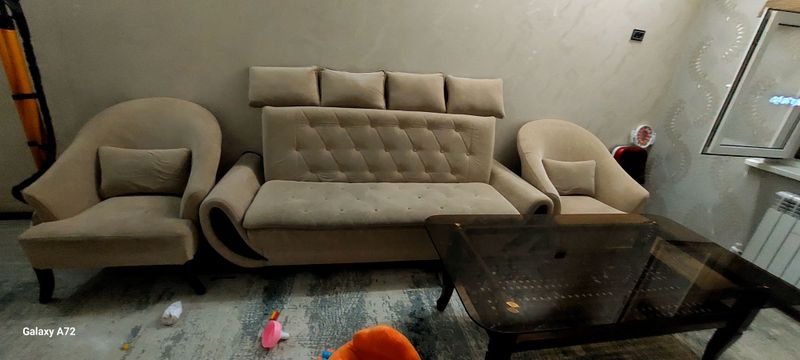 Divan kreslo ishlatilgan kotta bo'ladi Divan kreslo ishlatilgan kotta bo'ladi