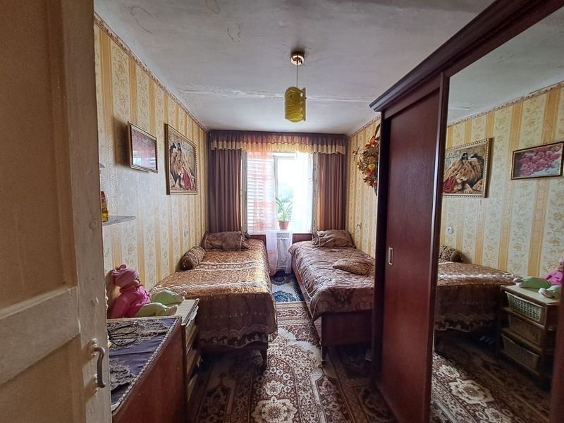 Продаётся 2-ух комнатная квартира в кирпичной доме в районе Киргили