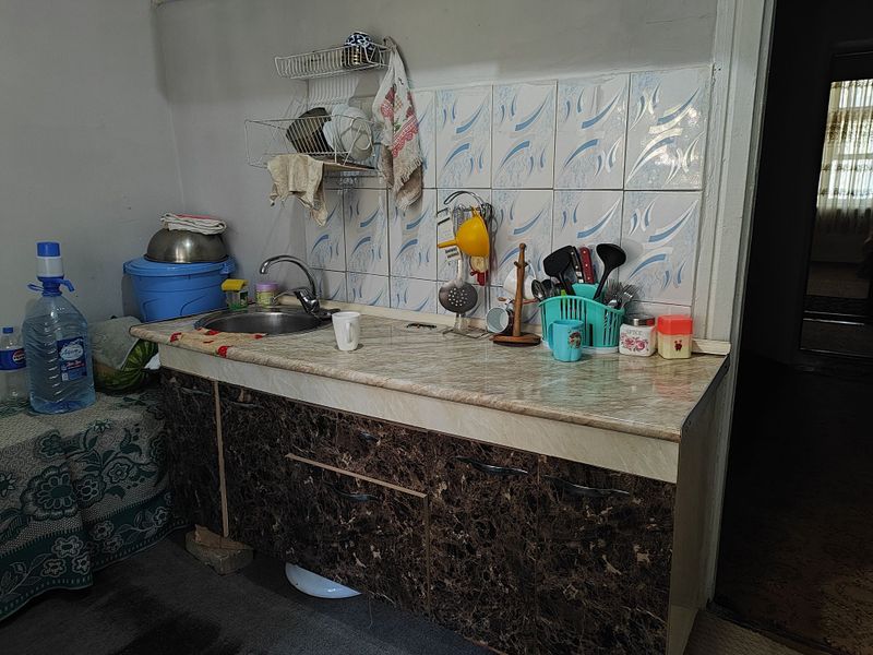 Sheriklikka 3 xonali uyning bir xonasi beriladi Sheriklikka 3 xonali uyning bir xonasi beriladi