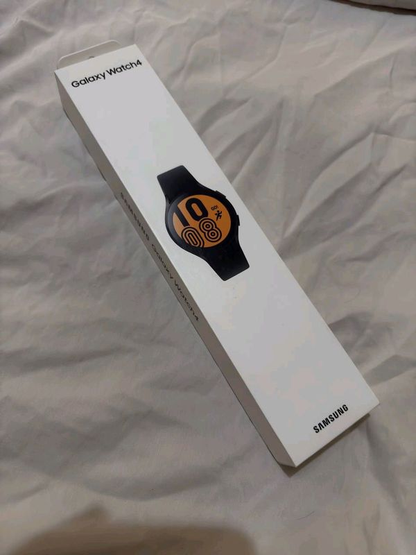 Galaxy Watch 4 44mm Black Новые запечатанные Galaxy Watch 4 44mm Black Новые запечатанные