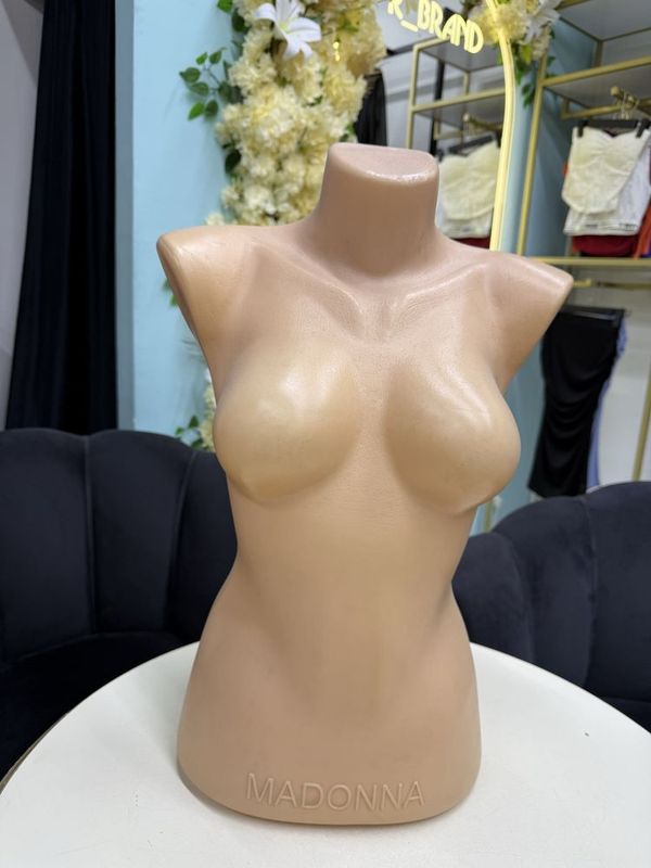 Maniken sotiladi Maniken sotiladi
