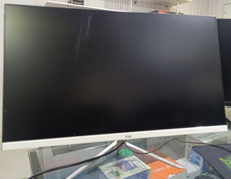 Axe LED MONITOR 24” curved!