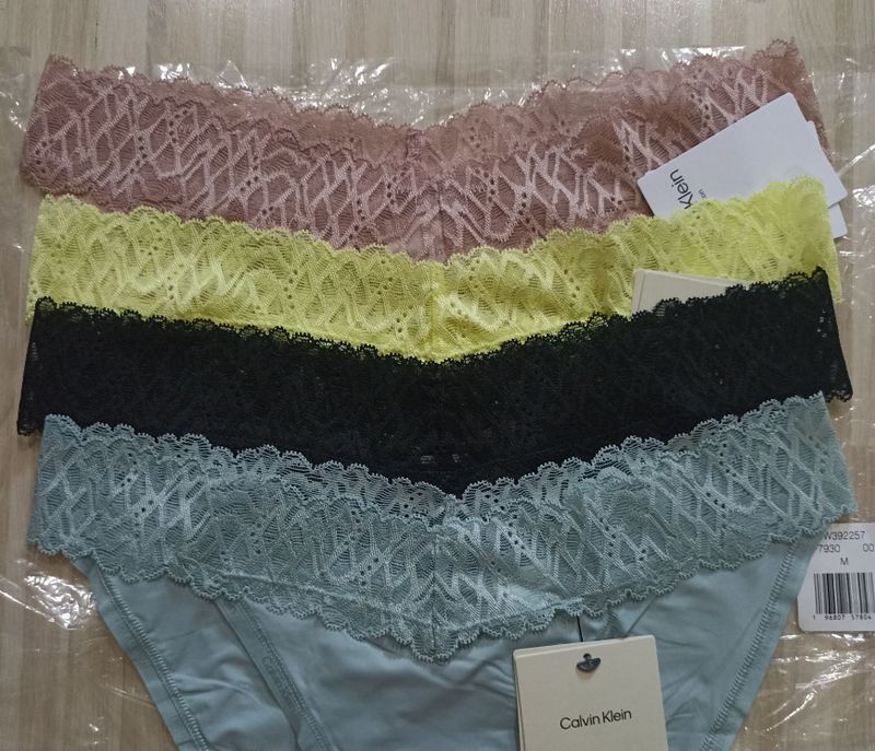 Calvin Klein Бикини набор. Calvin Klein Бикини набор.