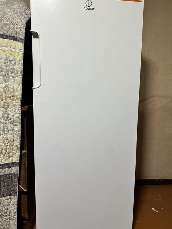 Indesit Морозилник сотилади Indesit Морозилник сотилади