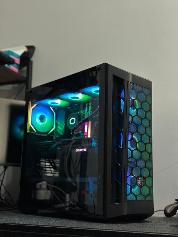 RTX 4070 ti GIGABYTE OC i7 13700-DDR5 32gb 5200mhz