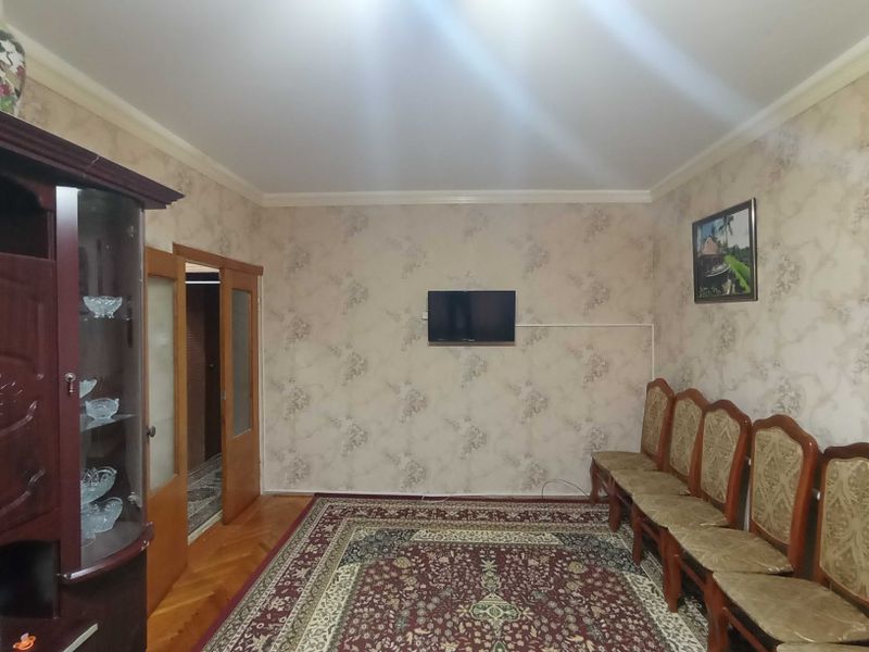 Гулистон шахрида 3 хонали уй Гулистон шахрида 3 хонали уй