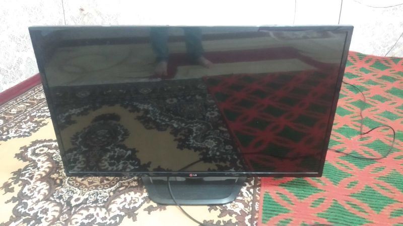 Телевизор с полосами но показывает 42