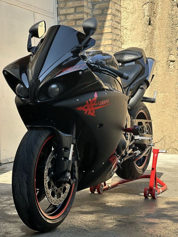 Yamaha yzf-R1 Dok 100% Yamaha yzf-R1 Dok 100%