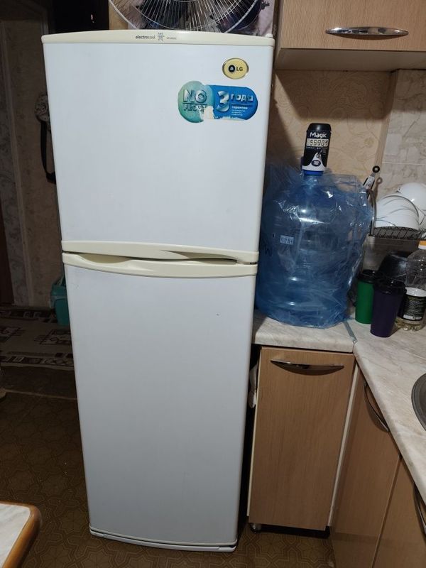 Холодильник LG в хорошем состоянии