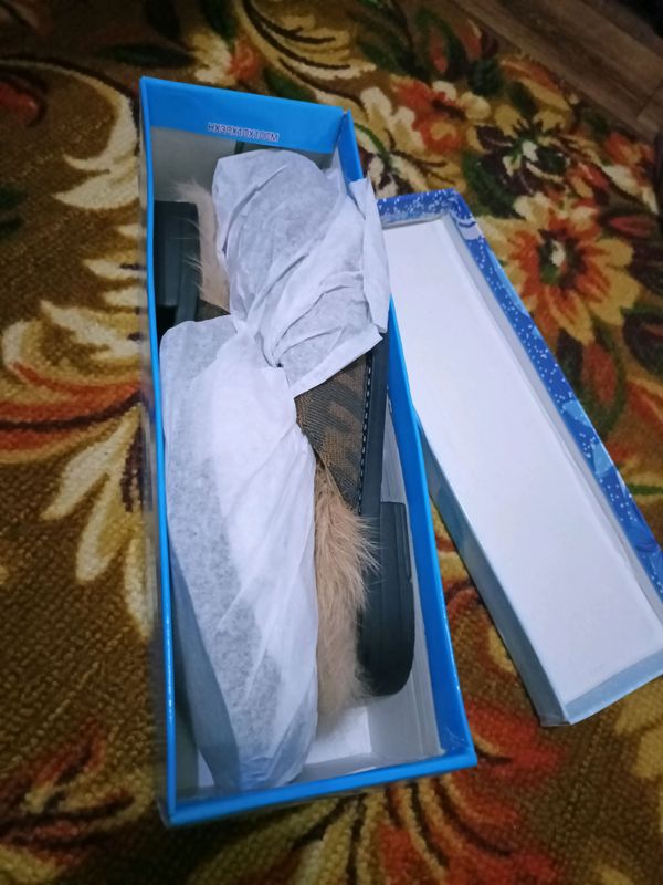 Tapichka sotiladi yangi umuman kiyilmagan Tapichka sotiladi yangi umuman kiyilmagan