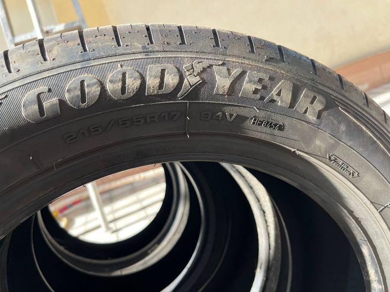 Шины 215/55 R17 б/у в хорошем состоянии Шины 215/55 R17 б/у в хорошем состоянии