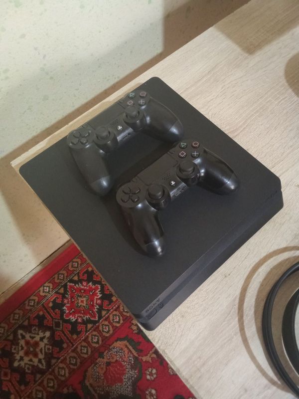 Playstation 4 slim