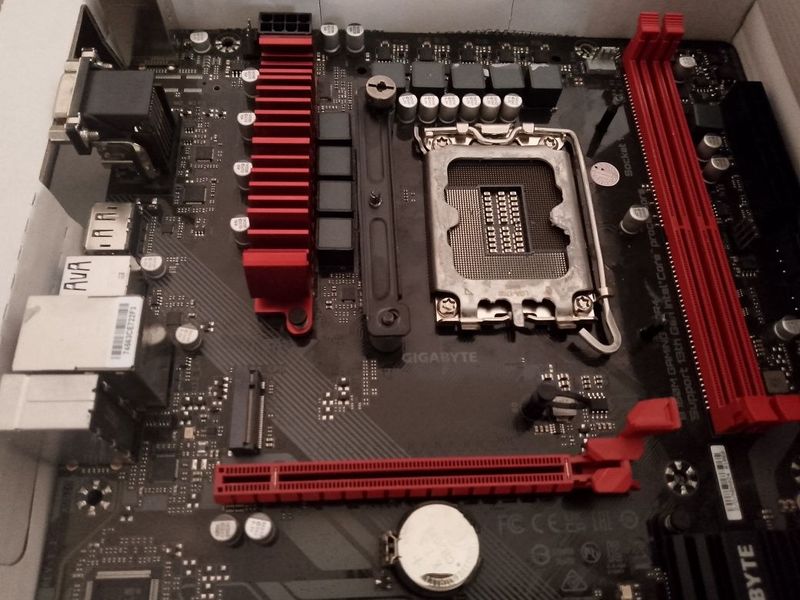 Материнская плата gigabyte B760M DDR4