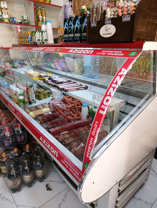 Vetrina xaladelnik,srochniga sotiladi