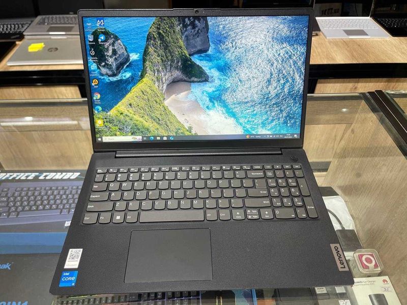 Lenovo V15 G2 Core i5-1135G7 ram 8 ssd 256